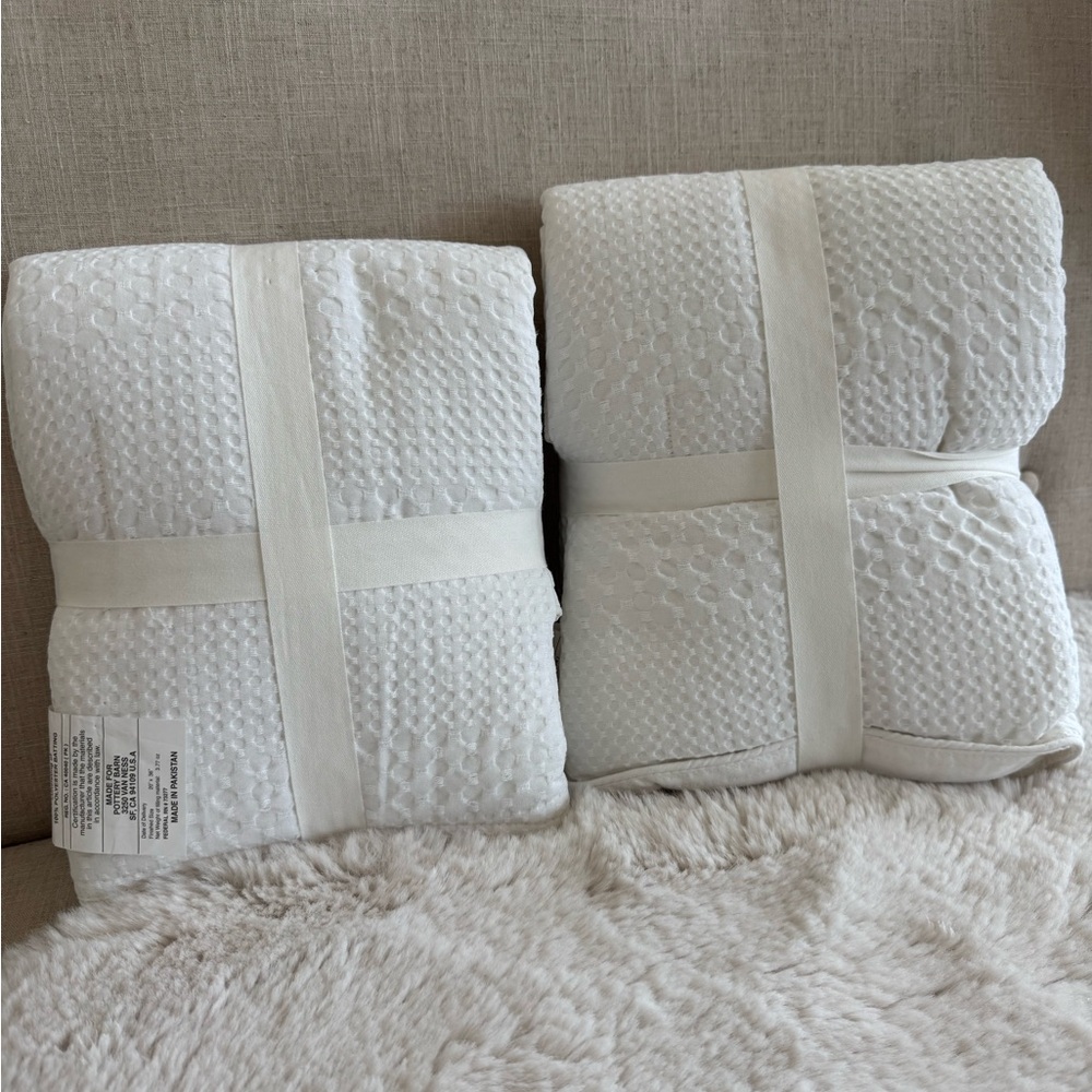 NWT - 2 King Size Pottery Barn White Waffle Weave Pillow Shams - Picture 5 of 7